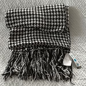 Gorgeous Houndstooth Blanket Scarf New